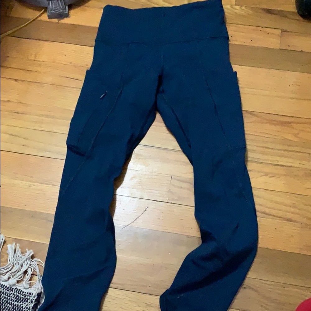blue cropped leggings with pocket